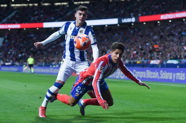 (250511) -- MADRID, May 11, 2025 (Xinhua) -- Giuliano Simeone (R) of Atletico de Madrid vies with Ander Barrenetxea of Real Sociedad during the LaLiga football match between Atletico de Madrid and Real Sociedad in Madrid, Spain, on May 10, 2025. (Photo by Gustavo Valiente/Xinhua)