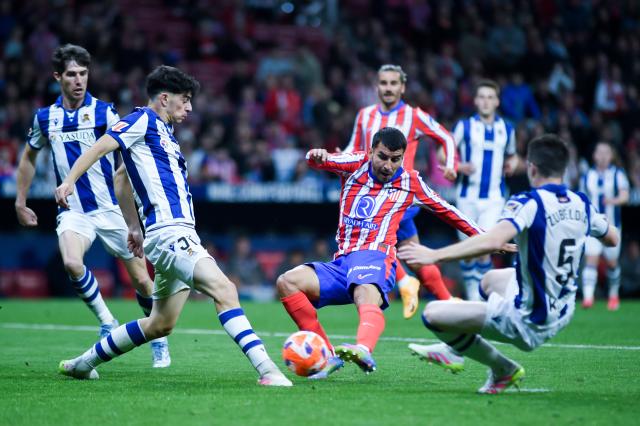 (250511) -- MADRID, May 11, 2025 (Xinhua) -- Angel Correa (C) of Atletico de Madrid vies for the ball during the LaLiga football match between Atletico de Madrid and Real Sociedad in Madrid, Spain, on May 10, 2025. (Photo by Gustavo Valiente/Xinhua)