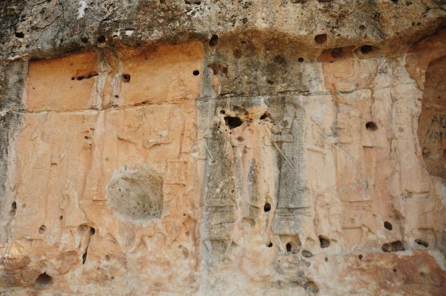 (250511) -- DOHUK, May 11, 2025 (Xinhua) -- This photo taken on May 10, 2025 shows the Assyrian reliefs at Halamata Cave in Dohuk province, Iraq. (Xinhua/Duan Minfu)