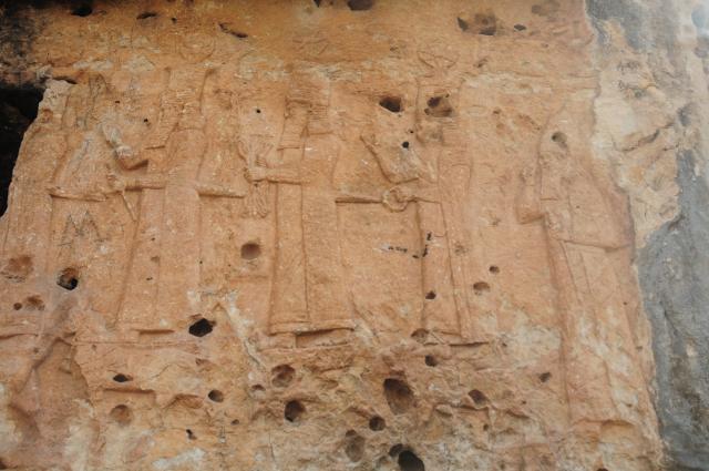 (250511) -- DOHUK, May 11, 2025 (Xinhua) -- This photo taken on May 10, 2025 shows the Assyrian reliefs at Halamata Cave in Dohuk province, Iraq. (Xinhua/Duan Minfu)