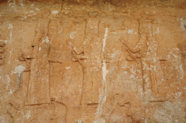 (250511) -- DOHUK, May 11, 2025 (Xinhua) -- This photo taken on May 10, 2025 shows the Assyrian reliefs at Halamata Cave in Dohuk province, Iraq. (Xinhua/Duan Minfu)