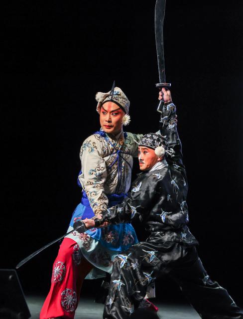(250511) -- AUCKLAND, May 11, 2025 (Xinhua) -- Artists from China's Hubei Provincial Peking Opera Theater perform at the 2025 "Knowing Hubei, Echoes of Peking Opera Around the World" Peking Opera Gala in Auckland, New Zealand, May 9, 2025. The 2025 "Knowing Hubei, Echoes of Peking Opera Around the World" Peking Opera Gala was staged at the Civic Theater in New Zealand's largest city Auckland on Friday evening, receiving an enthusiastic response from local audiences.
   On Saturday, a Peking Opera salon further attracted keen participation from opera enthusiasts across the city. (Xinhua/Long Lei)