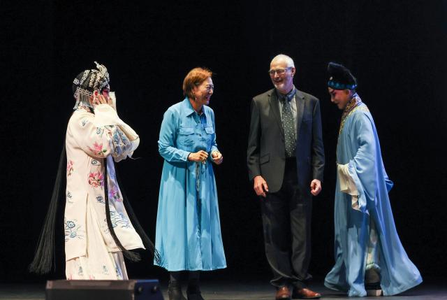 (250511) -- AUCKLAND, May 11, 2025 (Xinhua) -- Audience experience the art of Peking Opera at the 2025 "Knowing Hubei, Echoes of Peking Opera Around the World" Peking Opera Gala in Auckland, New Zealand, May 9, 2025. The 2025 "Knowing Hubei, Echoes of Peking Opera Around the World" Peking Opera Gala was staged at the Civic Theater in New Zealand's largest city Auckland on Friday evening, receiving an enthusiastic response from local audiences.
   On Saturday, a Peking Opera salon further attracted keen participation from opera enthusiasts across the city. (Xinhua/Long Lei)