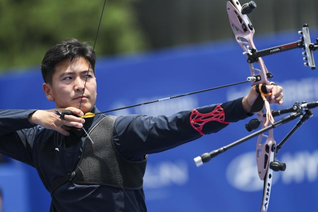 (250511) -- SHANGHAI, May 11, 2025 (Xinhua) -- Wang Yan of China competes during the gold final of the Recurve Mixed Team competition at Shanghai 2025 Archery World Cup Stage 2 in Shanghai, east China, May 11, 2025. (Xinhua/Wang Xiang)