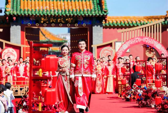 (250511) -- BEIJING, May 11, 2025 (Xinhua) -- A group wedding ceremony is held in the Shenyang Palace Museum in Shenyang, northeast China's Liaoning Province, May 22, 2024. (Xinhua)