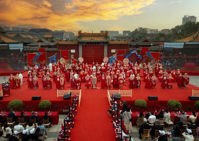 (250511) -- BEIJING, May 11, 2025 (Xinhua) -- A group wedding ceremony is held in the Shenyang Palace Museum in Shenyang, northeast China's Liaoning Province, May 22, 2024. (Xinhua)