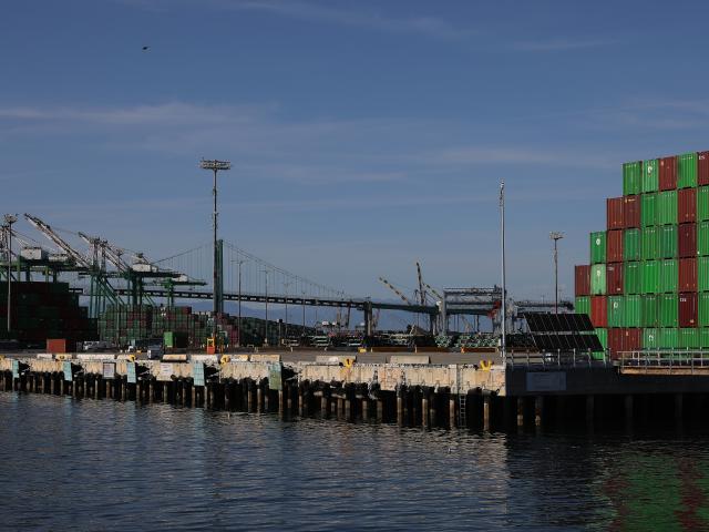 (250511) -- LOS ANGELES, May 11, 2025 (Xinhua) -- This photo taken on May 10, 2025 shows a view of the Port of Los Angeles in California, the United States. In a recent advertisement, California Governor Gavin Newsom warned the American public of the "real" and "serious" consequences of recent high tariffs, describing the situation as a "code red" economic emergency.
TO GO WITH "California governor warns of 'code red' economic emergency due to high tariffs" (Photo by Qiu Chen/Xinhua)
