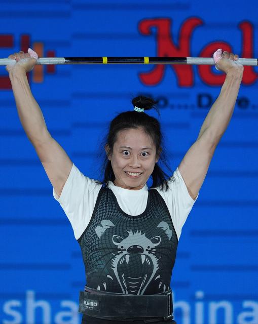 (250511) -- JIANGSHAN, May 11, 2025 (Xinhua) -- Cheng Ching To of China's Hong Kong competes during the women's 64kg competition at 2025 Asian Weightlifting Championships in Jiangshan, east China's Zhejiang Province, May 11, 2025. (Xinhua/Hou Zhaokang)