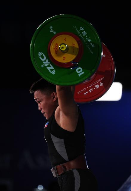 (250511) -- JIANGSHAN, May 11, 2025 (Xinhua) -- Elreen Ann Ando of the Philippines competes during the women's 64kg competition at 2025 Asian Weightlifting Championships in Jiangshan, east China's Zhejiang Province, May 11, 2025. (Xinhua/Hou Zhaokang)