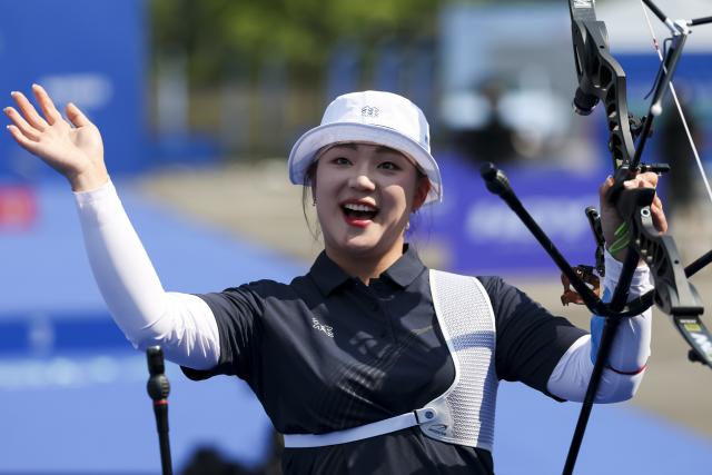 (250511) -- SHANGHAI, May 11, 2025 (Xinhua) -- Lee Gahyun of South Korea celebrates after winning the gold final of the Recurve Women's competition at Shanghai 2025 Archery World Cup Stage 2 in Shanghai, east China, May 11, 2025. (Xinhua/Wang Xiang)