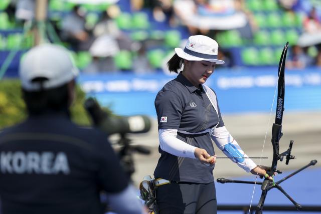 (250511) -- SHANGHAI, May 11, 2025 (Xinhua) -- Lee Gahyun (R) of South Korea reacts during the gold final of the Recurve Women's competition at Shanghai 2025 Archery World Cup Stage 2 in Shanghai, east China, May 11, 2025. (Xinhua/Wang Xiang)