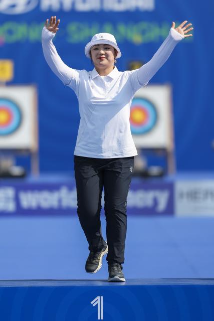 (250511) -- SHANGHAI, May 11, 2025 (Xinhua) -- Gold medalist Lee Gahyun of South Korea celebrates during the awarding ceremony of the Recurve Women's competition at Shanghai 2025 Archery World Cup Stage 2 in Shanghai, east China, May 11, 2025. (Xinhua/Wang Xiang)