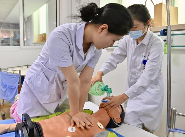 (250511) -- SHENYANG, May 11, 2025 (Xinhua) -- Student nurses practice cardiopulmonary resuscitation at the First Hospital of China Medical University in Shenyang, capital of northeast China's Liaoning Province, May 8, 2025. International Nurses Day, which falls annually on May 12, have recently been observed across China in various forms. (Xinhua/Wu Qinghao)