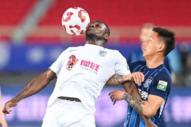 (250511) -- WUHAN, May 11, 2025 (Xinhua) -- Cephas Malele (L) of Dalian Yingbo vies with Liao Chengzhi of Wuhan Three Towns FC during the 12th round match between Wuhan Three Towns FC and Dalian Yingbo at the 2025 season Chinese Football Super League (CSL) in Wuhan, central China's Hubei Province, May 11, 2025. (Xinhua/Du Zixuan)