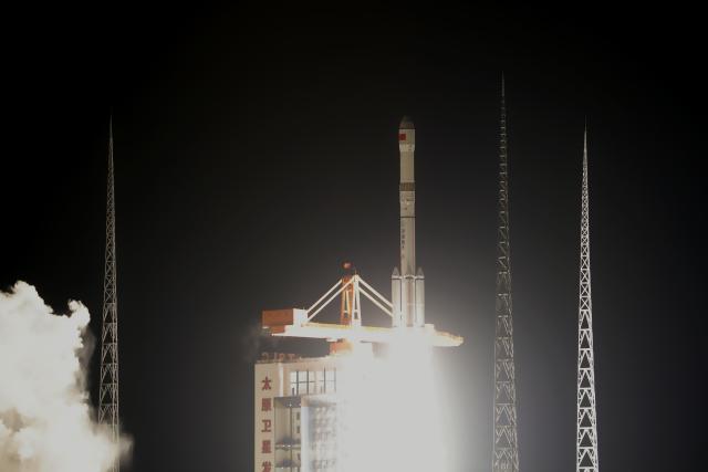 (250511) -- TAIYUAN, May 11, 2025 (Xinhua) -- A modified version of the Long March-6 rocket carrying the Yaogan-40 02 satellite group blasts off from the Taiyuan Satellite Launch Center in north China's Shanxi Province, May 11, 2025.
  China sent a remote sensing satellite group into space from the Taiyuan Satellite Launch Center in north China's Shanxi Province on Sunday.
   Launched at 9:27 p.m. (Beijing Time) aboard a modified version of the Long March-6 rocket, the Yaogan-40 02 satellite group has entered planned orbit successfully, according to the launch center.
   These satellites will be used to carry out electromagnetic environment detection and related technical tests. (Photo by Li Chenhao/Xinhua)