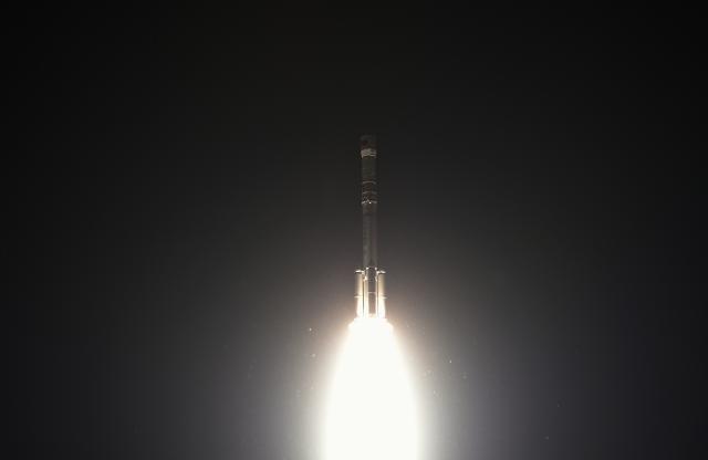 (250511) -- TAIYUAN, May 11, 2025 (Xinhua) -- A modified version of the Long March-6 rocket carrying the Yaogan-40 02 satellite group blasts off from the Taiyuan Satellite Launch Center in north China's Shanxi Province, May 11, 2025.
  China sent a remote sensing satellite group into space from the Taiyuan Satellite Launch Center in north China's Shanxi Province on Sunday.
   Launched at 9:27 p.m. (Beijing Time) aboard a modified version of the Long March-6 rocket, the Yaogan-40 02 satellite group has entered planned orbit successfully, according to the launch center.
   These satellites will be used to carry out electromagnetic environment detection and related technical tests. (Photo by Li Chenhao/Xinhua)