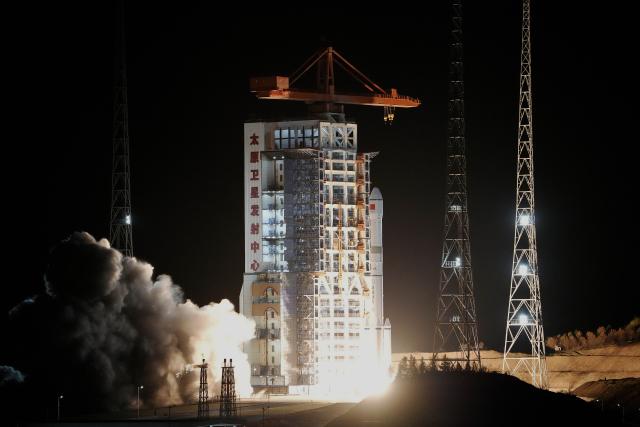 (250511) -- TAIYUAN, May 11, 2025 (Xinhua) -- A modified version of the Long March-6 rocket carrying the Yaogan-40 02 satellite group blasts off from the Taiyuan Satellite Launch Center in north China's Shanxi Province, May 11, 2025.
  China sent a remote sensing satellite group into space from the Taiyuan Satellite Launch Center in north China's Shanxi Province on Sunday.
   Launched at 9:27 p.m. (Beijing Time) aboard a modified version of the Long March-6 rocket, the Yaogan-40 02 satellite group has entered planned orbit successfully, according to the launch center.
   These satellites will be used to carry out electromagnetic environment detection and related technical tests. (Photo by Zheng Taotao/Xinhua)
