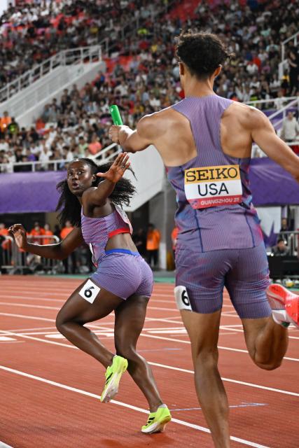 (250511) -- GUANGZHOU, May 11, 2025 (Xinhua) -- Johnnie Blockburger (R) and Lynna Irby-Jackson of team USA compete during the mixed 4x400m relay final at the World Athletics Relays Guangzhou 2025 in Guangzhou, south China's Guangdong Province, May 11, 2025. (Xinhua/Song Yanhua)