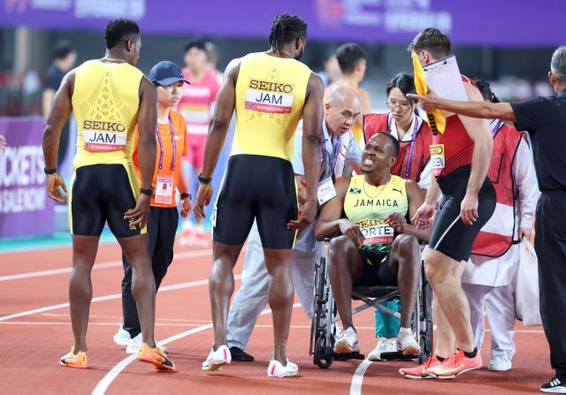 (250511) -- GUANGZHOU, May 11, 2025 (Xinhua) -- Julian Forte (bottom) of team Jamaica reacts after getting injured during the men's 4x100m relay qualification round 2 at the World Athletics Relays Guangzhou 2025 in Guangzhou, south China's Guangdong Province, May 11, 2025. (Xinhua/Lu Hanxin)