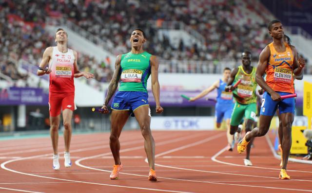 (250511) -- GUANGZHOU, May 11, 2025 (Xinhua) -- Matheus Lima (2nd L) of team Brazil reacts after the men's 4x400m relay qualification round 2 at the World Athletics Relays Guangzhou 2025 in Guangzhou, south China's Guangdong Province, May 11, 2025. (Xinhua/Li Ming)