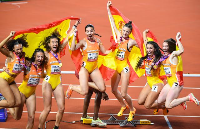 (250512) -- GUANGZHOU, May 11, 2025 (Xinhua) -- Team Spain poses for a photo after winning the women's 4x400m relay final at the World Athletics Relays Guangzhou 2025 in Guangzhou, south China's Guangdong Province, May 11, 2025. (Xinhua/Deng Hua)