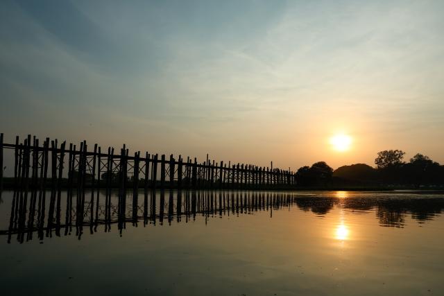 (250512) -- MANDALAY, May 12, 2025 (Xinhua) -- This photo taken on May 11, 2025 shows the U Bein Bridge in Mandalay, Myanmar. (Xinhua/Myo Kyaw Soe)