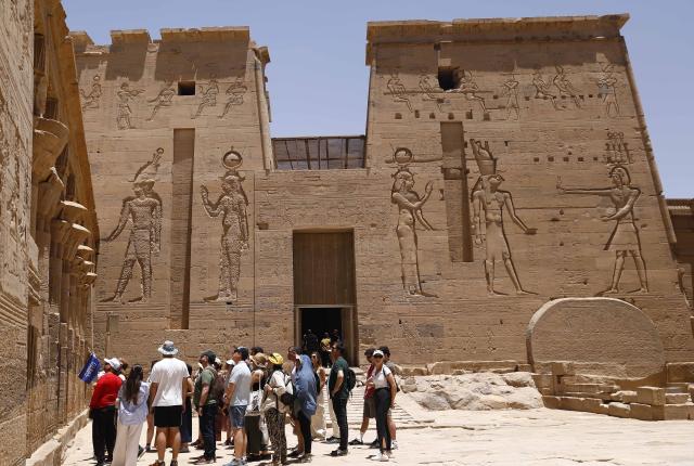 (250512) -- CAIRO, May 12, 2025 (Xinhua) -- Tourists visit the Philae Temple complex by the Nile River in Aswan, Egypt, May 3, 2025.
  TO GO WITH "Feature: Egypt's cultural south charms tourists worldwide" (Xinhua/Ahmed Gomaa)