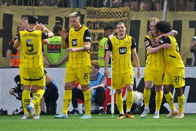 (250512) -- LEVERKUSEN, May 12, 2025 (Xinhua) -- Karim Adeyemi(1st R) of Borussia Dortmund celebrates scoring with his teammates during the first division of Bundesliga football match between Bayer 04 Leverkusen and Borussia Dortmund in Leverkusen, Germany, May 11, 2025. (Photo by Ulrich Hufnagel/Xinhua)