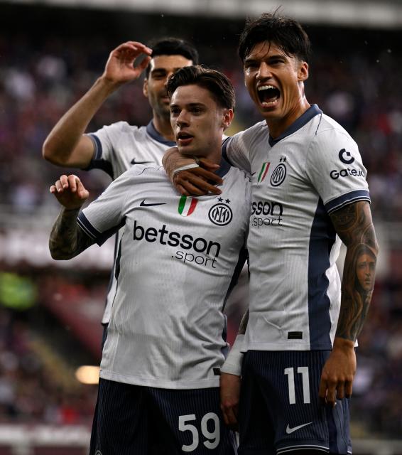 (250512) -- TURIN, May 12, 2025 (Xinhua) -- Inter Milan's Nicola Zalewski (C) celebrates his goal with his teammates during a Serie A soccer match between Torino and Inter Milan in Turin, Italy, May 11, 2025. (Xinhua)