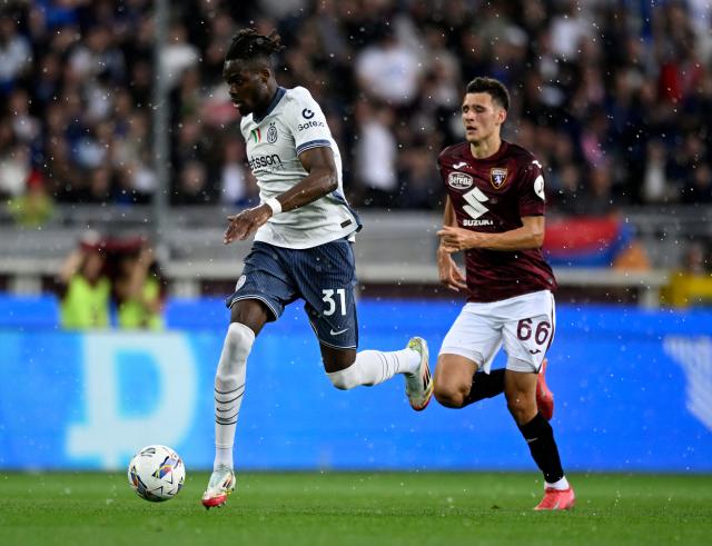 (250512) -- TURIN, May 12, 2025 (Xinhua) -- Inter Milan's Yann Bisseck (L) vies with Torino's Gvidas Gineitis during a Serie A soccer match between Torino and Inter Milan in Turin, Italy, May 11, 2025. (Xinhua)