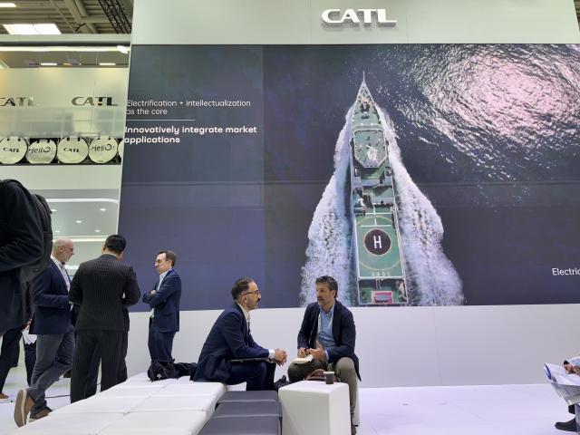 (250512) -- MUNICH, May 12, 2025 (Xinhua) -- This photo taken with a mobile phone on May 7, 2025 shows visitors visiting the booth of Contemporary Amperex Technology Co., Ltd. (CATL) during 2025 Intersolar Europe exhibition in Munich, Germany. TO GO WITH "Interview: China-Europe cooperation in solar sector is exemplary, says Intersolar Europe organizer" (Xinhua/Huang Yan)