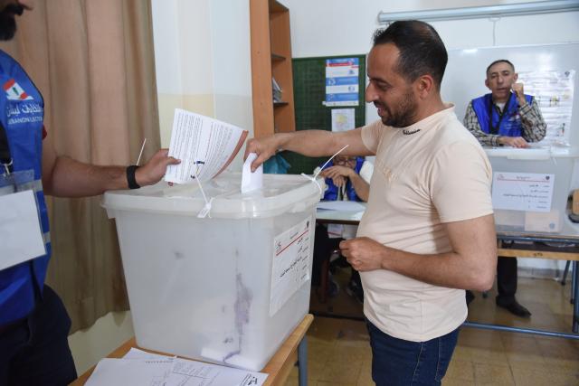 (250512) -- TRIPOLI, May 12, 2025 (Xinhua) -- A man casts his ballot at a polling station in Tripoli, Lebanon, on May 11, 2025.
  The second round of Lebanon's municipal and local elections began on Sunday in the governorates of Akkar and North Lebanon, following the first round held on May 4 in the Mount Lebanon Governorate.
  According to the state-run National News Agency, 3,569 candidates submitted nominations for 134 municipal and 210 local positions in Akkar. Meanwhile, 3,569 candidates submitted nominations for 153 municipal and 462 local positions in North Lebanon, according to unofficial statistical reports. (Photo by Khaled Habashiti/Xinhua)