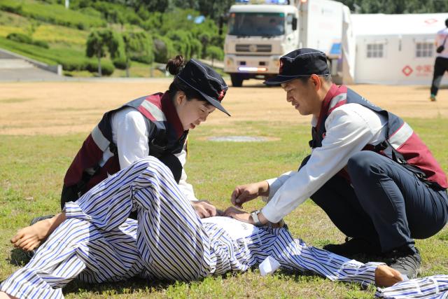 (250512) -- SHENYANG, May 12, 2025 (Xinhua) -- This file photo taken on June 21, 2019 shows Shao Long (R) participates in an emergency rescue drill in northeast China's Liaoning Province.
  Shao Long serves as the head nurse of the emergency department at the Shenyang-based First Hospital of China Medical University. With 17 years of experience in emergency nursing, Shao has participated in rescuing over 4,300 critically ill patients and currently leads a nursing team of more than 20 members.
  During the fight against COVID-19 in Wuhan, Shao contributed to the preparations of building the makeshift hospitals. He worked 58 consecutive days and nights to fulfill nursing responsibilities.
  In daily management, he keeps focusing on standardizing nursing procedures, conducting emergency rescue training, and organizing emergency response drills. To date, Shao has trained over 10 nursing instructors responsible for departmental training and education. 
  "Emergency workers safeguard patients with expertise and belief," he said. (Xinhua)