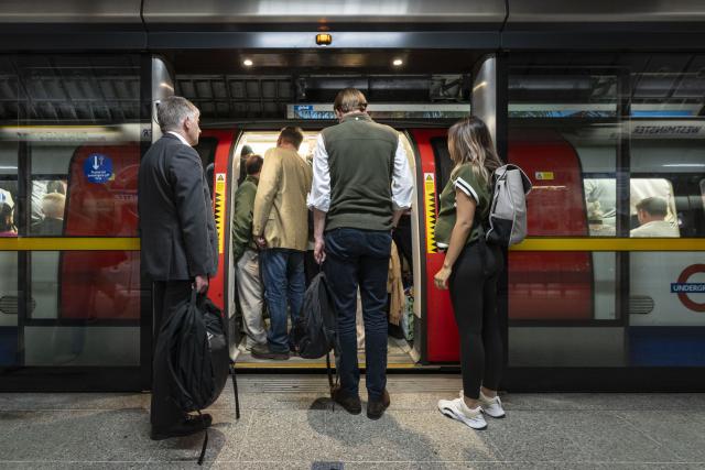 (250512) -- LONDON, May 12, 2025 (Xinhua) -- Commuters board a crowded Jubilee line tube at Westminster station in London, Britain, on May 12, 2025. A power outage struck the London Underground, causing widespread travel disruptions across the capital on Monday afternoon, Transport for London (TfL) confirmed. (Photo by Stephen Chung/Xinhua)