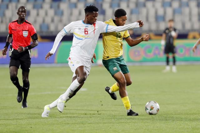 (250513) -- ISMAILIA, May 13, 2025 (Xinhua) -- Thato Majoro Sibiya (R) of South Africa vies with Jules Ahoka of DR Congo during the CAF U20 Africa Cup of Nations quarter-final match between South Africa and the Democratic Republic of the Congo (DRC) in Ismailia, Egypt, on May 12, 2025. (Xinhua/Ahmed Gomaa)