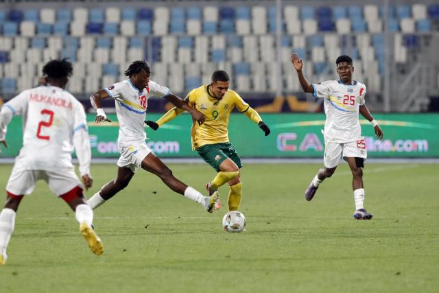 (250513) -- ISMAILIA, May 13, 2025 (Xinhua) -- Jody Lee Ahshene (2nd R) of South Africa competes during the CAF U20 Africa Cup of Nations quarter-final match between South Africa and the Democratic Republic of the Congo (DRC) in Ismailia, Egypt, on May 12, 2025. (Xinhua/Ahmed Gomaa)