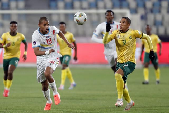 (250513) -- ISMAILIA, May 13, 2025 (Xinhua) -- Jody Lee Ahshene (R) of South Africa vies with Daniel Tshilanda of DR Congo during the CAF U20 Africa Cup of Nations quarter-final match between South Africa and the Democratic Republic of the Congo (DRC) in Ismailia, Egypt, on May 12, 2025. (Xinhua/Ahmed Gomaa)
