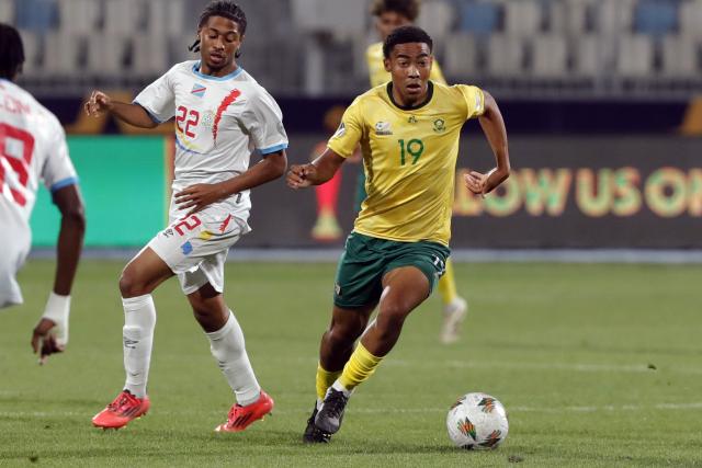 (250513) -- ISMAILIA, May 13, 2025 (Xinhua) -- Thato Majoro Sibiya (R) of South Africa competes during the CAF U20 Africa Cup of Nations quarter-final match between South Africa and the Democratic Republic of the Congo (DRC) in Ismailia, Egypt, on May 12, 2025. (Xinhua/Ahmed Gomaa)