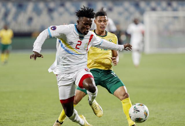(250513) -- ISMAILIA, May 13, 2025 (Xinhua) -- Ferdinand David Mukandila (L) of DR Congo competes during the CAF U20 Africa Cup of Nations quarter-final match between South Africa and the Democratic Republic of the Congo (DRC) in Ismailia, Egypt, on May 12, 2025. (Xinhua/Ahmed Gomaa)
