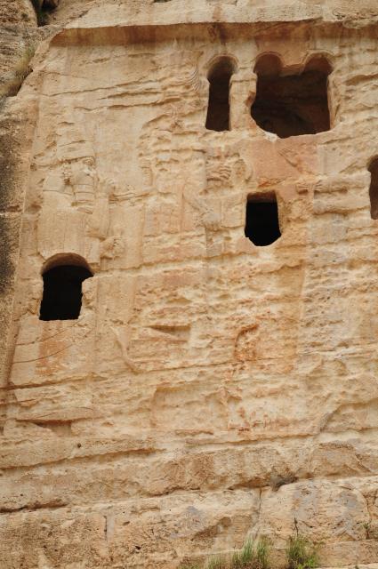 (250513) -- KHINIS, May 13, 2025 (Xinhua) -- This photo taken on May 12, 2025 shows Assyrian reliefs in the Khinis Valley, northern Iraq. (Xinhua/Duan Minfu)