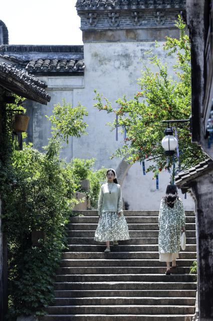 (250513) -- BEIJING, May 13, 2025 (Xinhua) -- Models present creations during the 2025 Puyuan Fashion Week at the Puyuan Fashion Resort in Puyuan Town of Tongxiang City of Jiaxing, east China's Zhejiang Province, May 12, 2025. (Xinhua/Xu Yu)