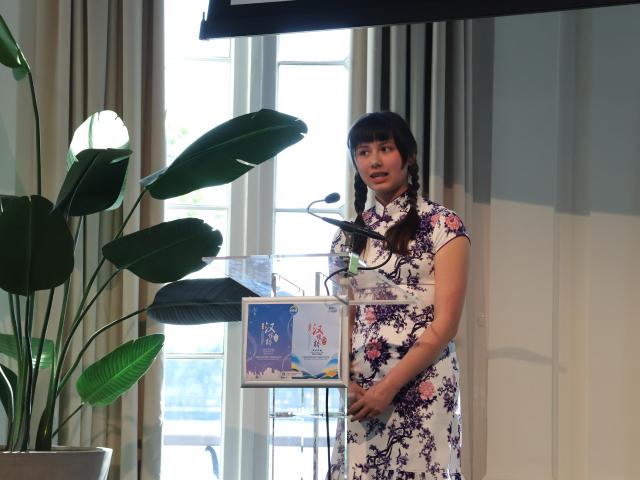 (250513) -- ROTTERDAM, May 13, 2025 (Xinhua) -- A Dutch student competes in the secondary school division final of the 24th "Chinese Bridge" Chinese Proficiency Competition for Foreign College Students in the Netherlands in Rotterdam, the Netherlands, May 11, 2025. The 24th "Chinese Bridge" Chinese Proficiency Competition for Foreign College Students in the Netherlands has chosen the country's champion for the global finals scheduled in Beijing later this year.
  TO GO WITH "Dutch final of 24th 'Chinese Bridge' contest held in Rotterdam" (Photo by Sun Jingjing/Xinhua)