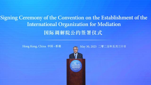 (250531) -- HONG KONG, May 31, 2025 (Xinhua) -- Pakistani Deputy Prime Minister and Foreign Minister Mohammad Ishaq Dar, speaks at the signing ceremony of the Convention on the Establishment of the International Organization for Mediation (IOMed) in Hong Kong, south China, May 30, 2025. (Xinhua/Chen Duo)