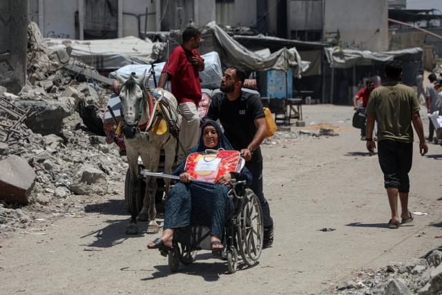 (250531) -- GAZA, May 31, 2025 (Xinhua) -- Displaced Palestinians are pictured on a street in Jabalia refugee camp, as they flee with their belongings from Jabalia area in northern Gaza Strip to central and western Gaza City, on May 30, 2025. (Photo by Rizek Abdeljawad/Xinhua)
