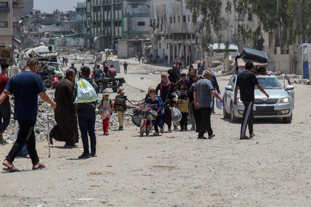 (250531) -- GAZA, May 31, 2025 (Xinhua) -- Displaced Palestinians walk on a street in Jabalia refugee camp, as they flee with their belongings from Jabalia area in northern Gaza Strip to central and western Gaza City, on May 30, 2025. (Photo by Rizek Abdeljawad/Xinhua)
