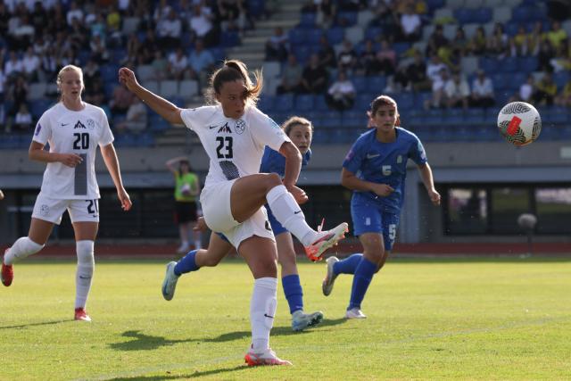 (250531) -- LJUBLJANA, May 31, 2025 (Xinhua) -- Maja Sternad (front) of Slovenia shoots during the UEFA Women's Nations League B group 2 football match between Slovenia and Greece in Ljubljana, Slovenia, May 30, 2025. (Photo by Zeljko Stevanic/Xinhua)