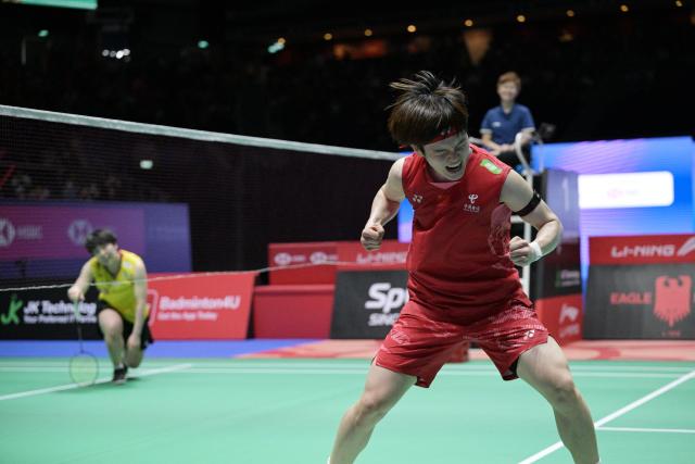 (250601) -- BEIJING, June 1, 2025 (Xinhua) -- Wang Zhiyi (R) of China celebrates after winning the women's singles semifinal against Yamaguchi Akane of Japan at the Singapore Badminton Open 2025 in Singapore, May 31, 2025. (Photo by Then Chih Wey/Xinhua)