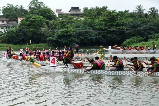 (250601) -- KOTTE, June 1, 2025 (Xinhua) -- People take part in the 2025 Dragon Boat Festival China-Sri Lanka Friendship Cup Dragon Boat Championship in Kotte, Sri Lanka, on May 31, 2025. In a gesture of sports diplomacy and cultural exchange, the Chinese Embassy in Sri Lanka has donated five 12-person international-standard dragon boats to Sri Lanka's Ministry of Youth Affairs and Sports.
   The donation was formally made on Saturday at the 2025 Dragon Boat Festival China-Sri Lanka Friendship Cup Dragon Boat Championship.
  TO GO WITH "China donates 5 int'l-standard dragon boats to Sri Lanka" (Photo by Ajith Perera/Xinhua)