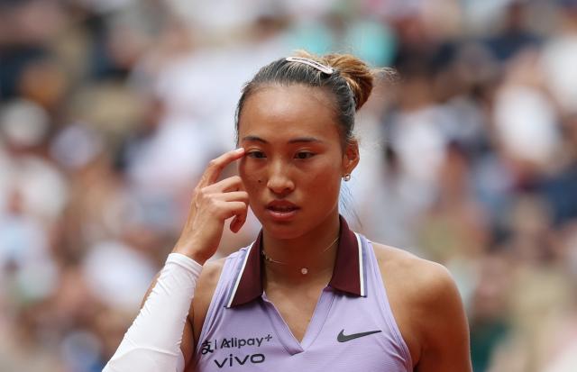 (250601) -- PARIS, June 1, 2025 (Xinhua) -- Zheng Qinwen gestures during the women's singles 4th round match between Liudmila Samsonova of Russia and Zheng Qinwen of China at the French Open tennis tournament at Roland Garros, Paris, France, June 1, 2025. (Xinhua/Gao Jing)