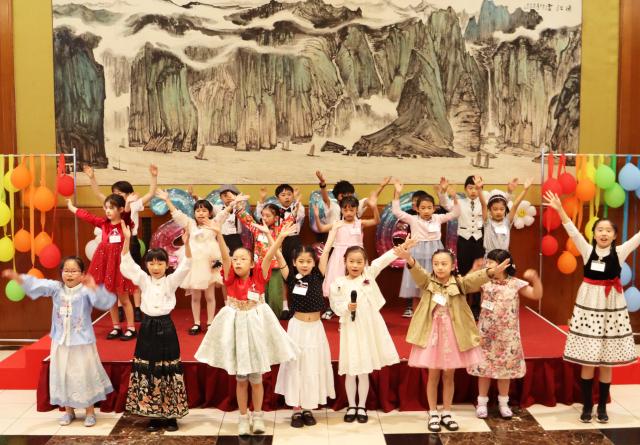 (250602) -- TOKYO, June 2, 2025 (Xinhua) -- Children stage a performance in celebration of the International Children's Day at the Chinese Embassy in Japan, in Tokyo, Japan, June 1, 2025. Hundreds of Chinese and Japanese children gathered here on Sunday to celebrate the International Children's Day. (Xinhua/Yang Guang)